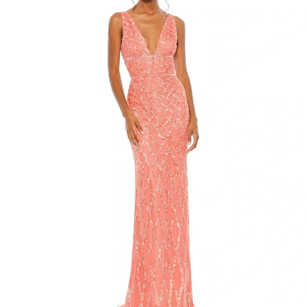 Formal, Evening, Gorgeous MacDuggal Coral Gown - Picture 1 of 7